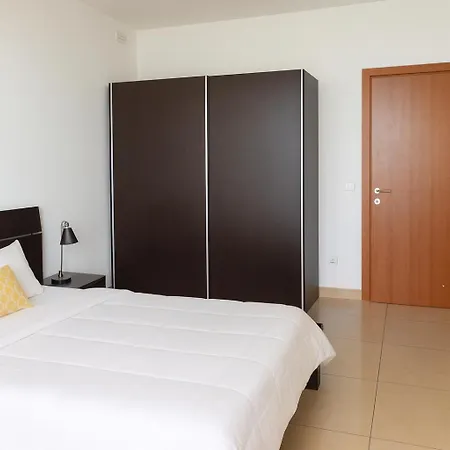 Modern Penthouse With 2 Bedroom & 2 Terraces By Seafront Walk דירה *